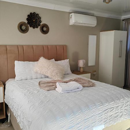 Back Of The Moon Guesthouse Kuruman Exterior photo